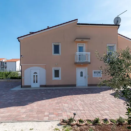 Apartman Nikaroni-1 By Interhome Trogir