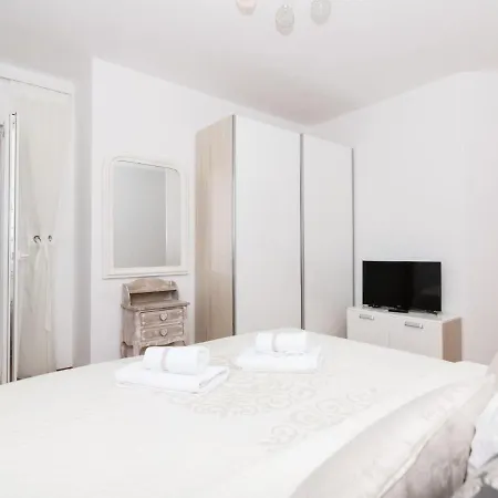 Nikaroni-1 By Interhome Daire *