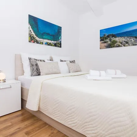 Nikaroni-1 By Interhome