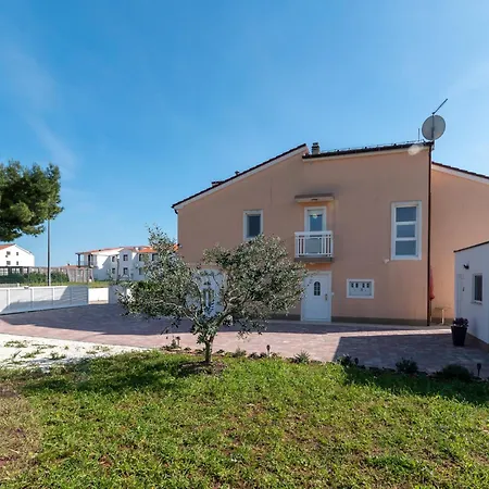 Nikaroni-1 By Interhome